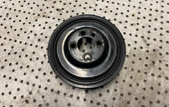 Volkswagen Caddy Crankshaft pulley 038105243M