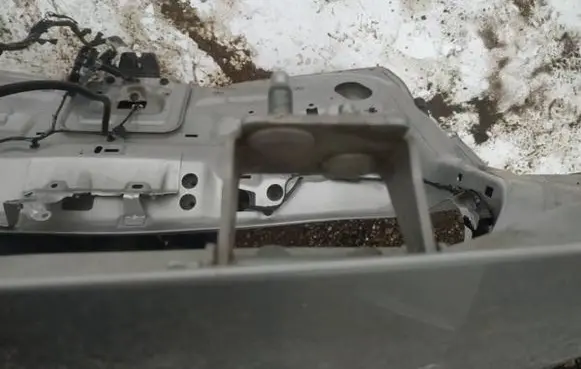 Ford Focus Tailgate/trunk/boot hinge