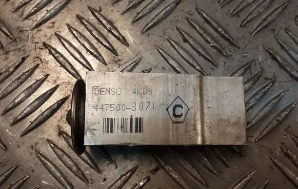 Toyota Avensis Verso Air conditioning (A/C) expansion valve 447500