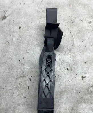 Mercedes-Benz E W211 Accelerator throttle pedal A2113000404