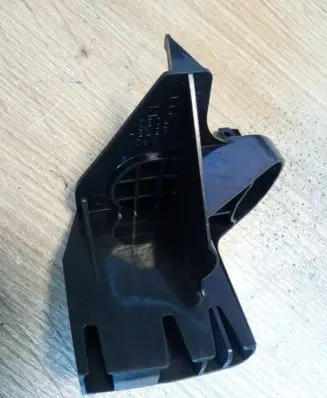 Rear bumper mounting bracket
