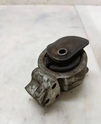 Volvo S40, V40 Engine mount bracket 3318030