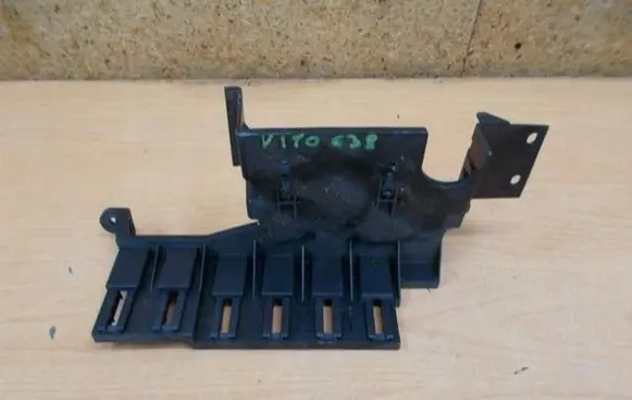 Mercedes-Benz Vito Viano W638 Radiator mount bracket A2126900807