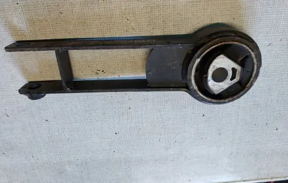 Engine mount bracket