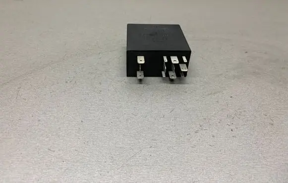 Audi A4 S4 B5 8D Light relay 8D0907701A