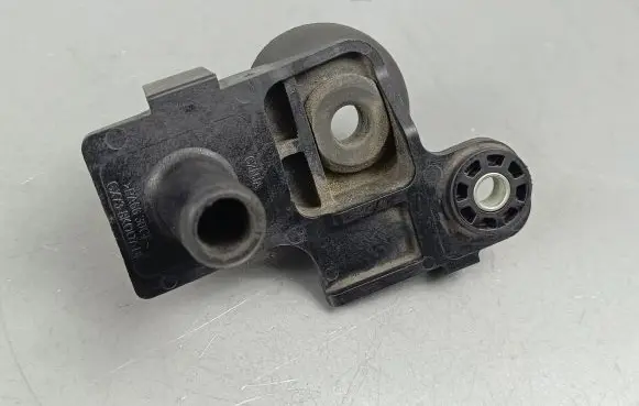 Jaguar F-Pace Radiator support slam panel bracket GX738K007BE