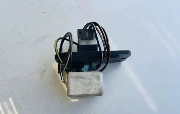 Mitsubishi Colt Heater blower motor/fan resistor 12q852