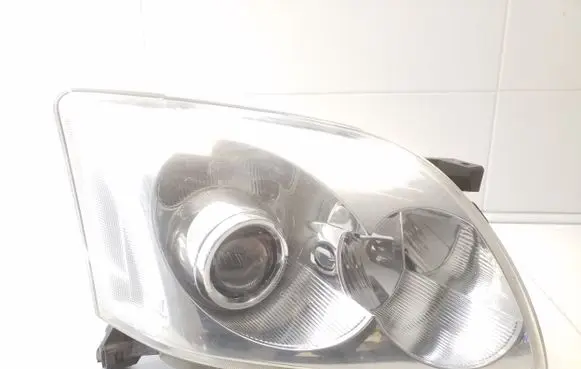 Toyota Avensis T250 Headlight/headlamp KOITO0543