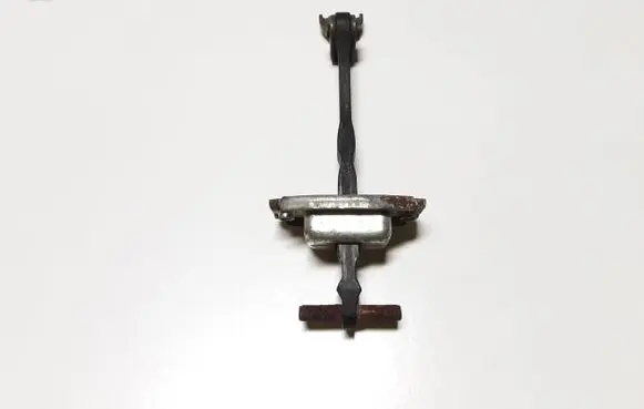Suzuki Grand Vitara II Front door check strap stopper 
