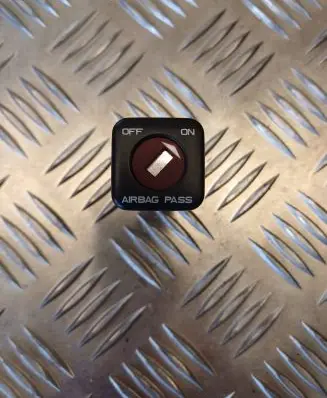Passenger airbag on/off switch
