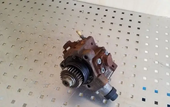 Nissan Qashqai+2 Fuel injection high pressure pump H8200690744 0445010223
