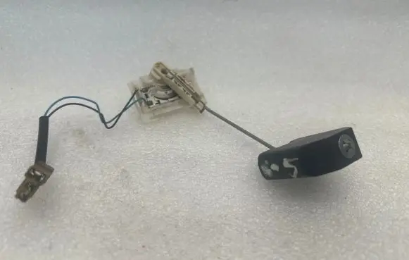 Audi A6 S6 C5 4B Fuel level sensor 