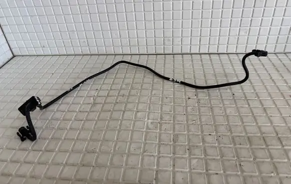 Coolant pipe/hose