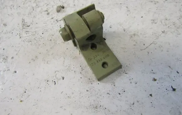 Skoda Octavia Mk2 (1Z) Rear door lower hinge 1Z0833411B