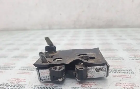 Audi 80 90 B3 Front door lock 895837015B