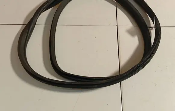Skoda Fabia Mk2 (5J) Rubber seal rear door 