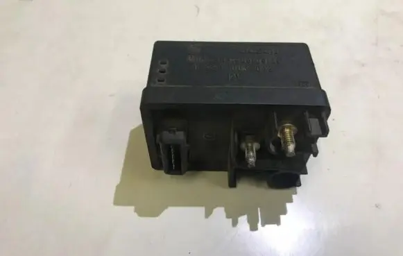 Peugeot 306 Glow plug pre-heat relay 0281003012