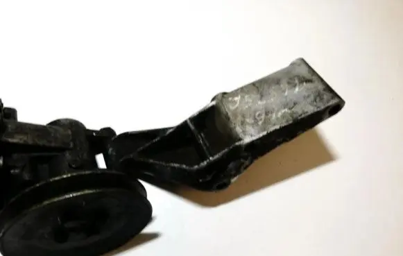BMW 5 E34 Engine mounting bracket a505