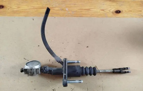 Opel Astra G Clutch slave cylinder 90523769