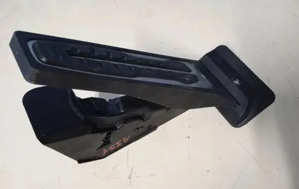 BMW 4 G22 G23 G24 G26 Accelerator throttle pedal 6889821