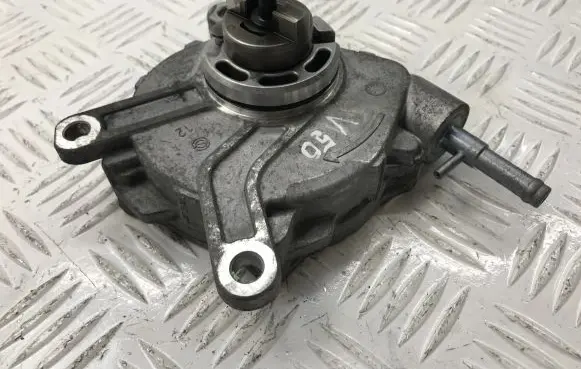 Toyota Verso Vacuum pump 293000W030 18111084