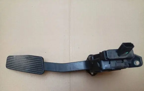 Chrysler Town & Country V Accelerator throttle pedal 05281225AA