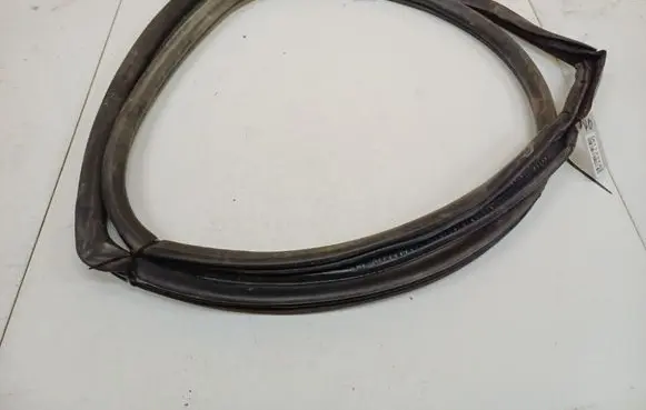 Honda FR-V Rubber seal rear door