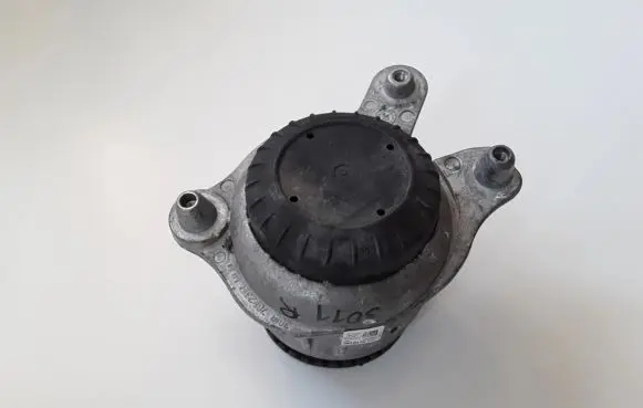Mercedes-Benz C W205 Engine mount bracket A2052400300