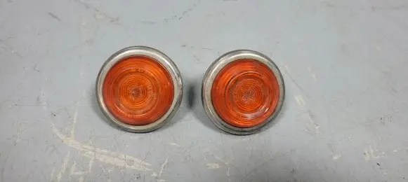 Front fender indicator light