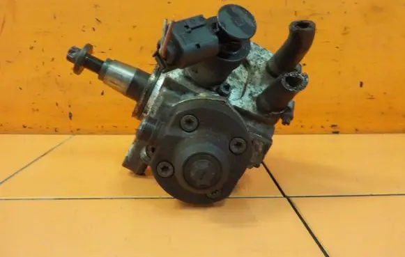 BMW 3 E90 E91 Fuel injection high pressure pump 0445010518