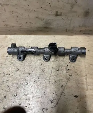 Renault Master III Fuel main line pipe 175215697R H8200703127 0281006191