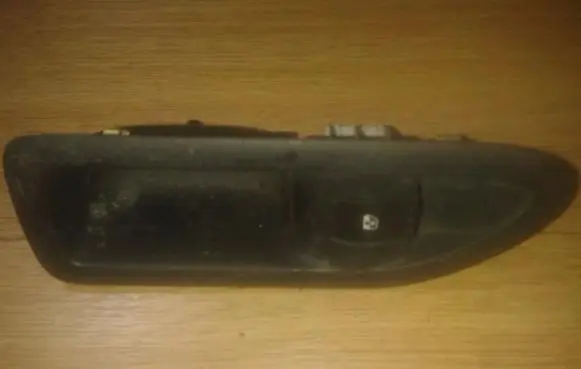 Renault Laguna II Electric window control switch 8200016013