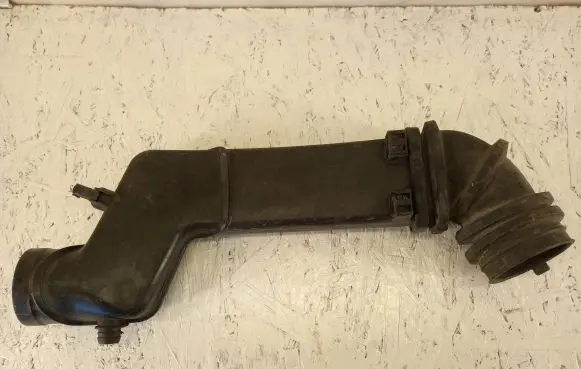 Mercedes-Benz E W124 Air intake hose/pipe 1111400912 1110940091