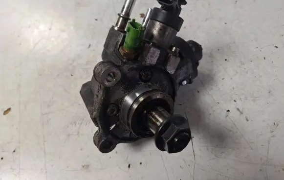 Land Rover Discovery 5 Fuel injection high pressure pump 0445010772