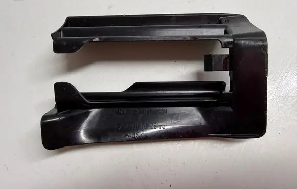 Mercedes-Benz E W212 Front passenger seat rail trim A2129191620 78010028
