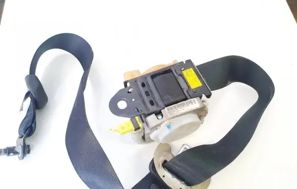 Toyota Avensis T250 Front seatbelt 5010a6a19m
