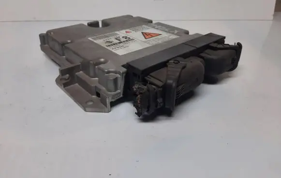 Nissan X-Trail T30 Engine control unit/module 23710EQ405 5800380 2758003802