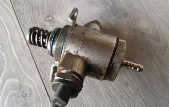 Audi A4 S4 B8 8K Fuel injection high pressure pump HFSO34-1359321