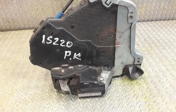 Lexus IS 220D-250-350 Coupe door lock (next to the handle) 6904053090