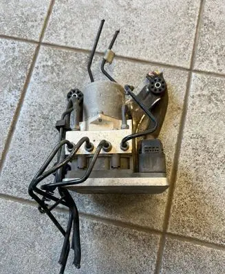 BMW 5 G30 G31 G38 ABS Pump 34516889216 6889216 34526889215