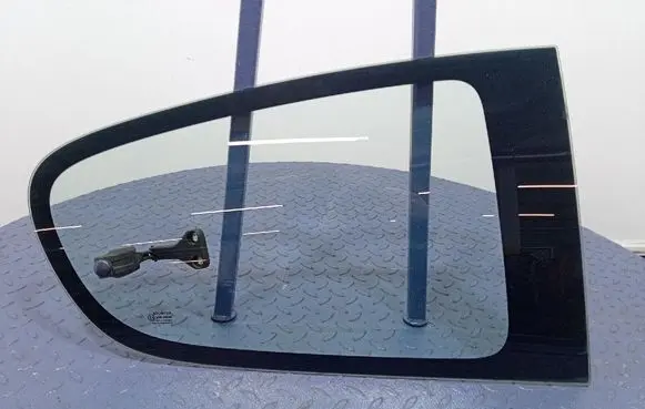 Peugeot 107 Rear door window glass 