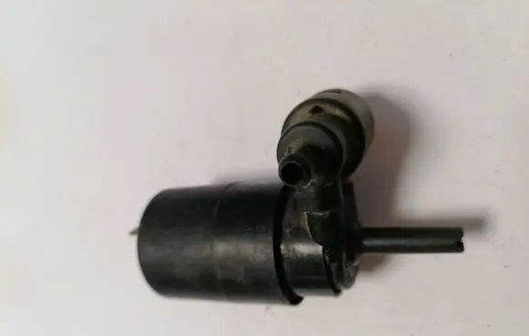 Volkswagen Golf II Windscreen/windshield washer pump 191955651