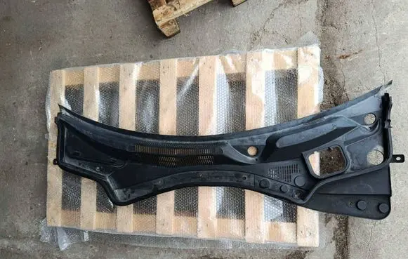 Maserati Quattroporte Wiper trim 670010468