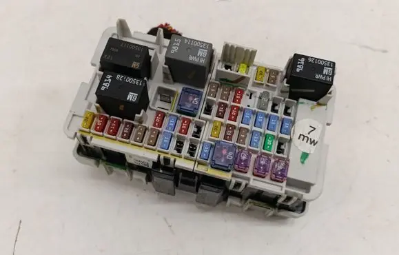 Opel Insignia B Fuse module 33172518