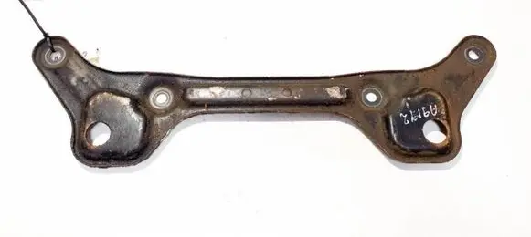 Engine mounting bracket