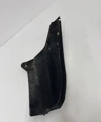 Rear arch fender liner splash guards