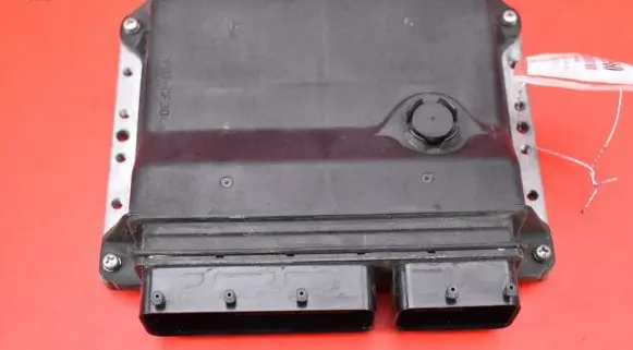 Toyota Avensis T270 Engine control unit/module ECU 89661-05D50