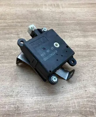 Nissan Qashqai Air flap motor/actuator A24820A32