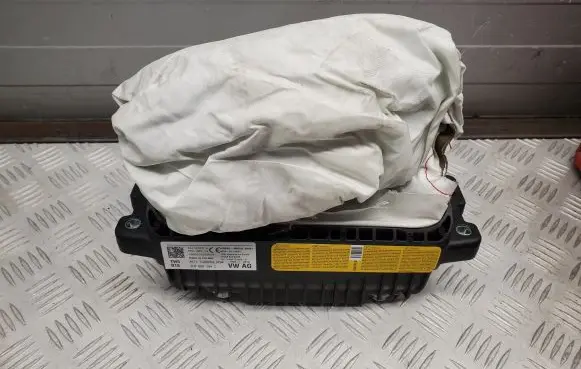 Audi Q3 8U Passenger airbag 8U0880204C