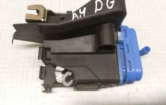 Audi A4 S4 B5 8D Rear door lock 8D0839015A 4D0185A